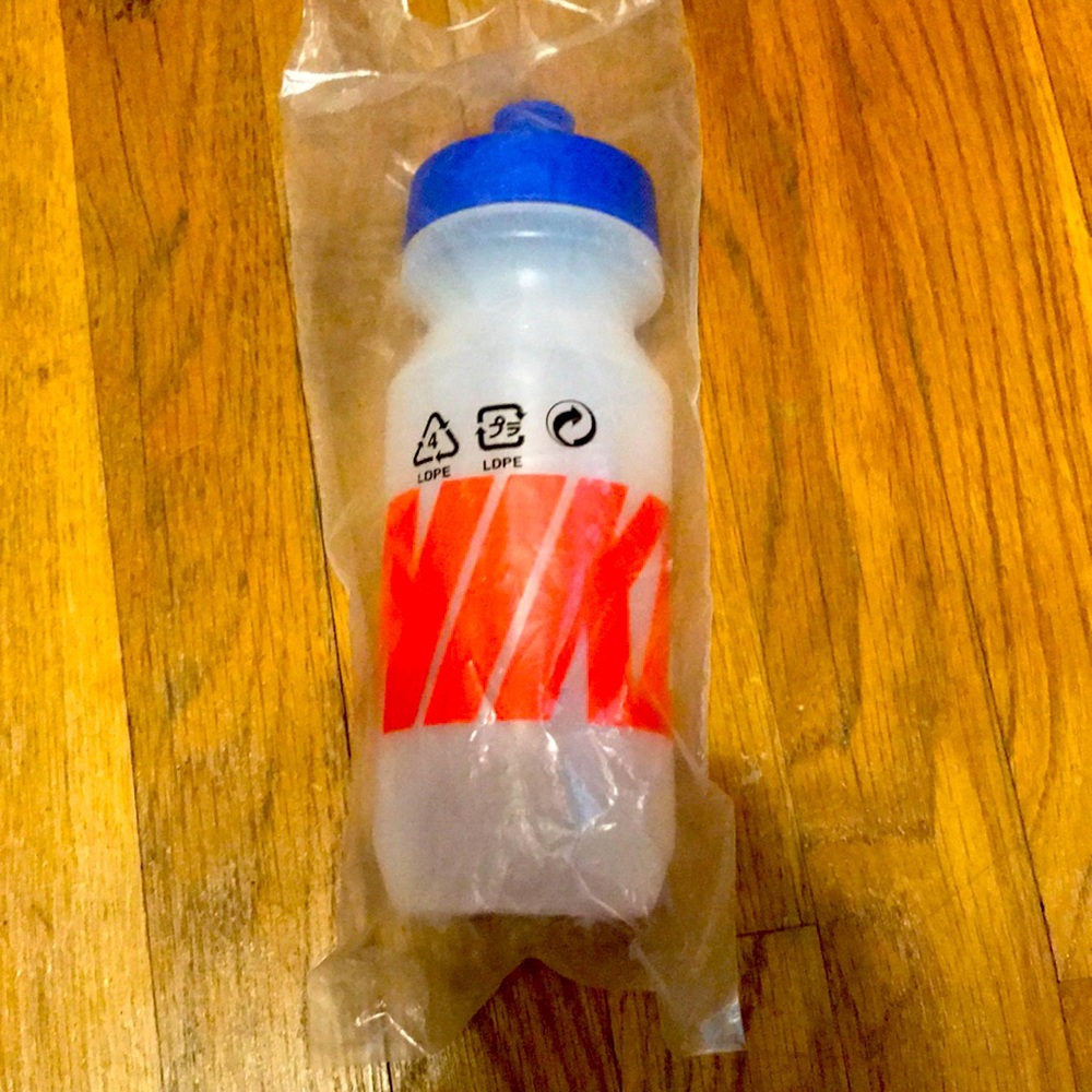 New!! Nike Waterbottle